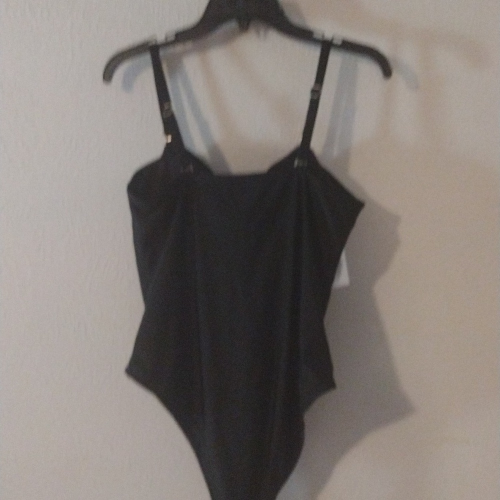 Elegant Black Bodysuit with Statement White Bow – Size XL - Picture 3 of 4